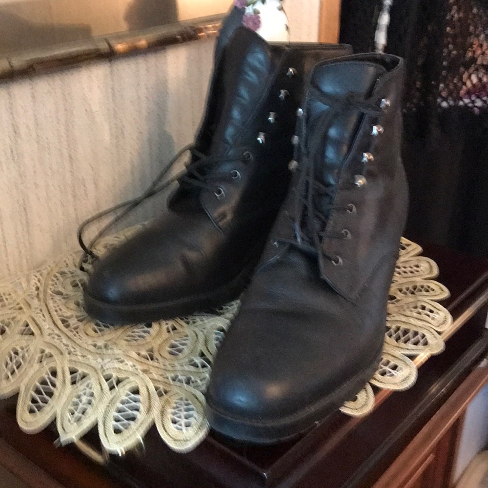 Boots 👢 DONATED
